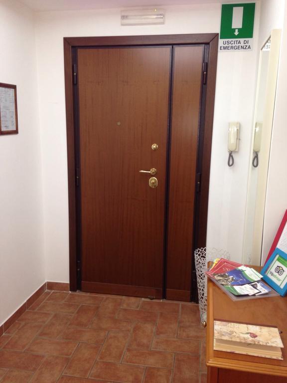 Casa Degli Ubaldi Bed and Breakfast Rome Buitenkant foto
